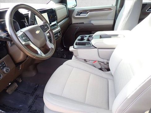 Used 2024 Chevrolet Silverado 1500 LT AWD/4WD image 10