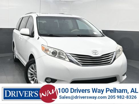 Used 2013 Toyota Sienna XLE FWD image 1
