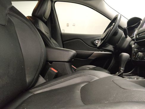 Used 2021 Jeep Cherokee Latitude Lux FWD image 21