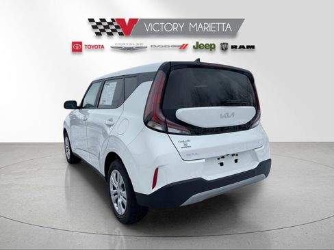 Used 2025 Kia Soul LX image 3