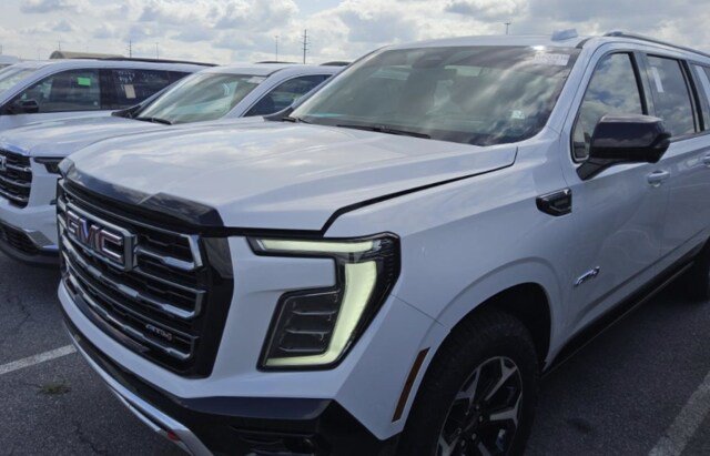 Used 2026 GMC Yukon XL AT4 w/ AT4 Premium Plus Package AWD/4WD image 3