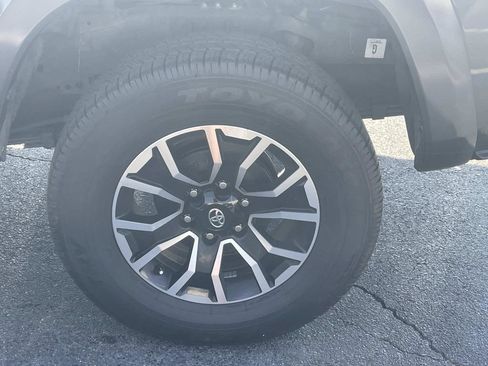 Used 2023 Toyota Tacoma TRD Sport w/ Technology Package AWD/4WD image 13