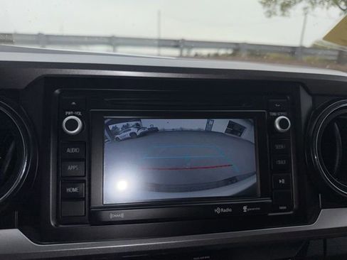 Used 2019 Toyota Tacoma SR5 w/ Four Season Floor Mat Package AWD/4WD image 10