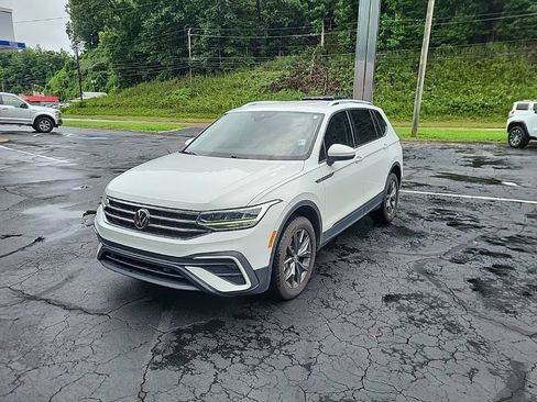 Used 2022 Volkswagen Tiguan SE AWD/4WD image 2
