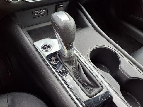 Used 2025 Nissan Altima 2.5 SV FWD image 8
