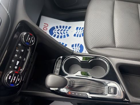 Used 2023 Buick Encore GX Essence w/ Experience Buick Package image 32