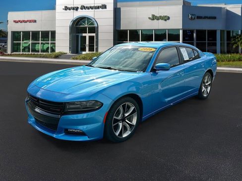 Used 2016 Dodge Charger R/T w/ Premium Group image 3