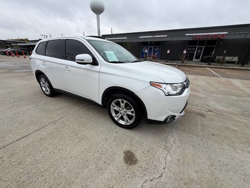 Used 2015 Mitsubishi Outlander SE image 9