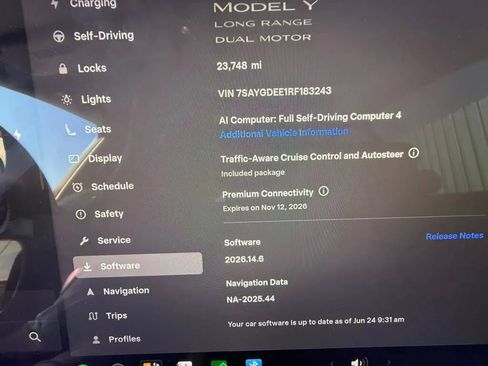Used 2024 Tesla Model Y Long Range AWD/4WD image 17