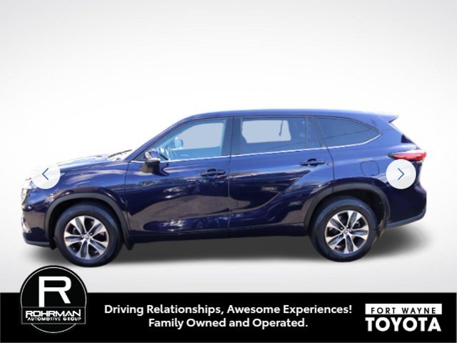 Used 2022 Toyota Highlander XLE AWD/4WD image 3