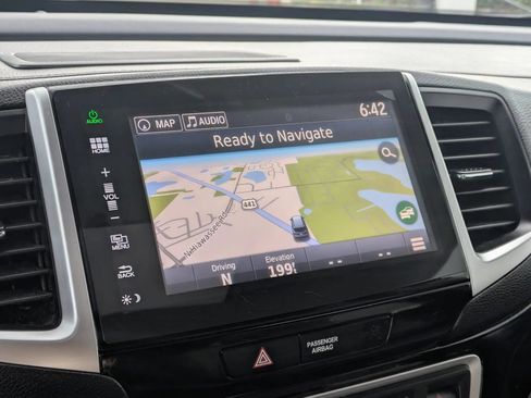 Used 2016 Honda Pilot Touring image 17
