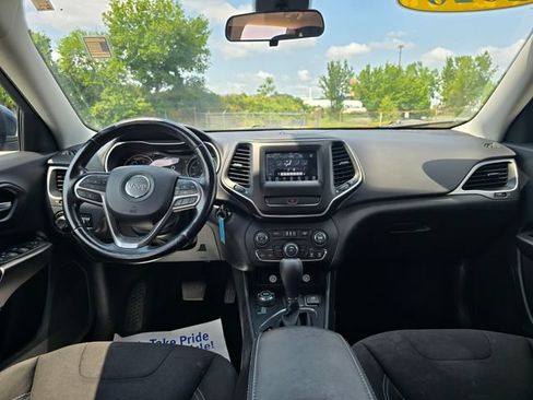 Used 2020 Jeep Cherokee Latitude w/ Cold Weather Group AWD/4WD image 15