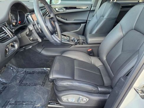Used 2025 Porsche Macan image 26