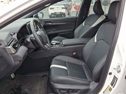 Used 2025 Toyota Camry SE image 10