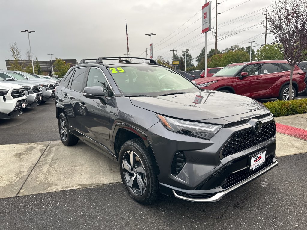 Used 2025 Toyota RAV4 SE w/ Weather & Moonroof Package AWD/4WD image 7