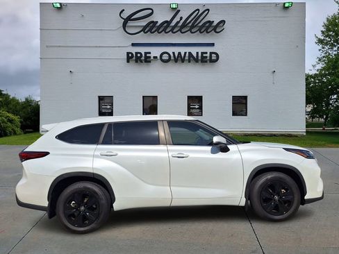 Used 2023 Toyota Highlander Bronze Edition image 2