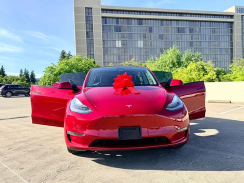 Used 2021 Tesla Model Y Long Range AWD/4WD image 37