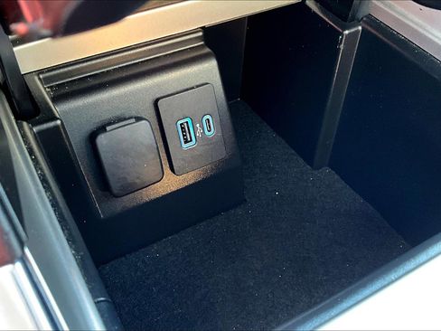 Used 2022 Ford Explorer Limited image 34