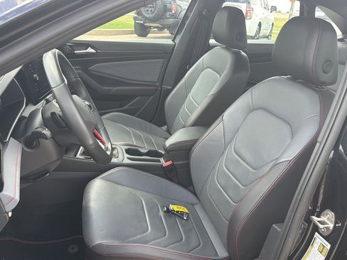Used 2025 Volkswagen Jetta GLI Autobahn FWD image 9