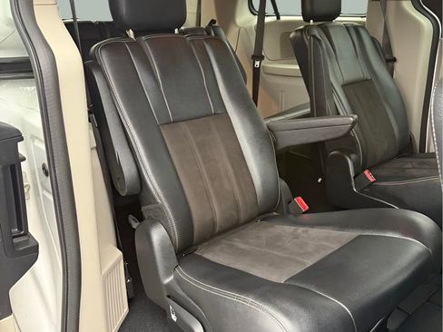 Used 2020 Dodge Grand Caravan SXT image 20