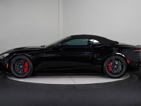 Used 2022 Aston Martin DBS Superleggera Volante RWD image 6