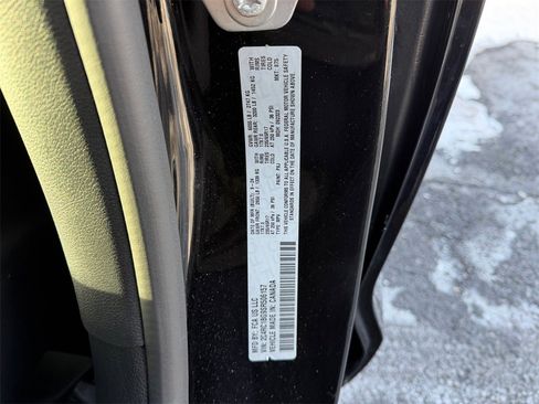 Used 2025 Chrysler Pacifica Select image 29