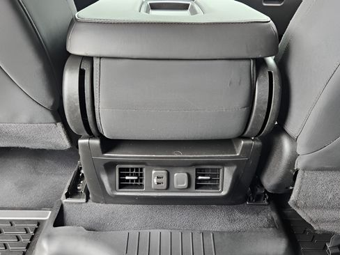 Used 2021 Chevrolet Silverado 1500 LT AWD/4WD image 11