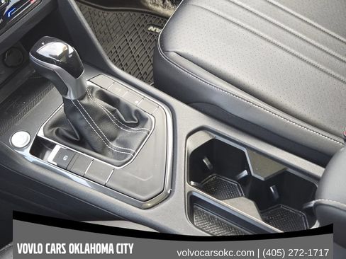 Used 2022 Volkswagen Tiguan SE FWD image 17