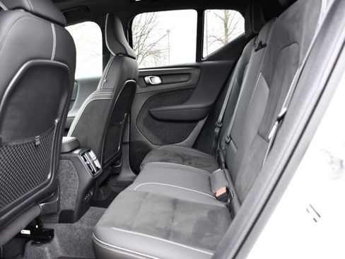 Certified 2025 Volvo XC40 B5 Plus image 16