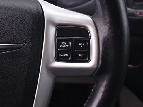 Used 2016 Chrysler Town & Country Touring w/ Driver Convenience Group FWD image 25