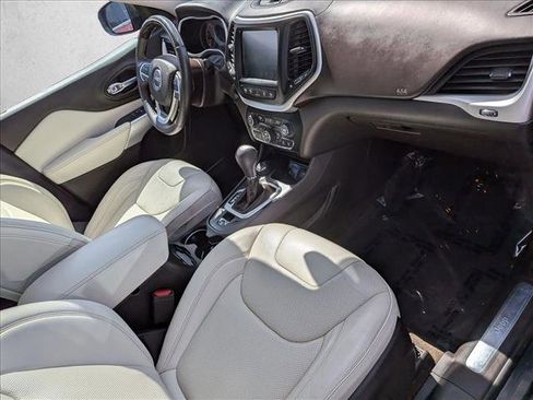 Used 2017 Jeep Cherokee Overland w/ Technology Group AWD/4WD image 30