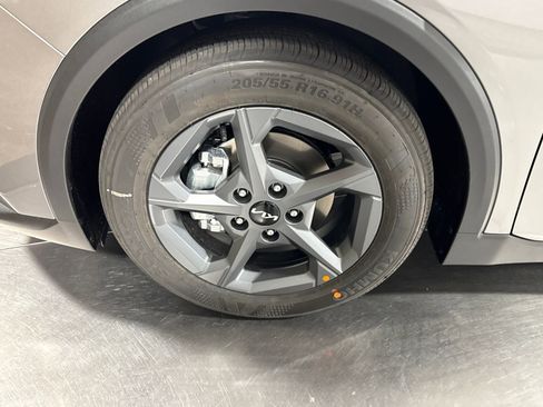 New 2026 Kia K4 LXS FWD image 2