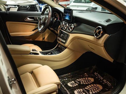 Used 2019 Mercedes-Benz GLA 250 4MATIC image 14