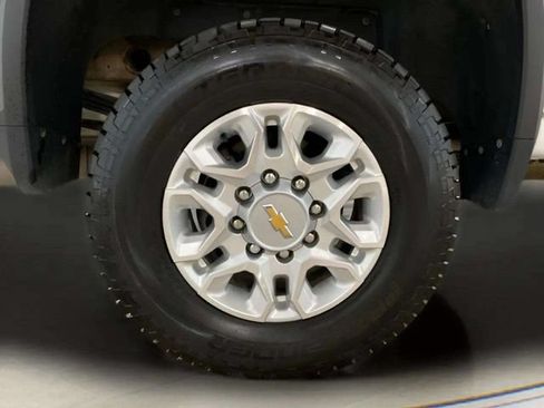 Used 2025 Chevrolet Silverado 2500 LT AWD/4WD image 91