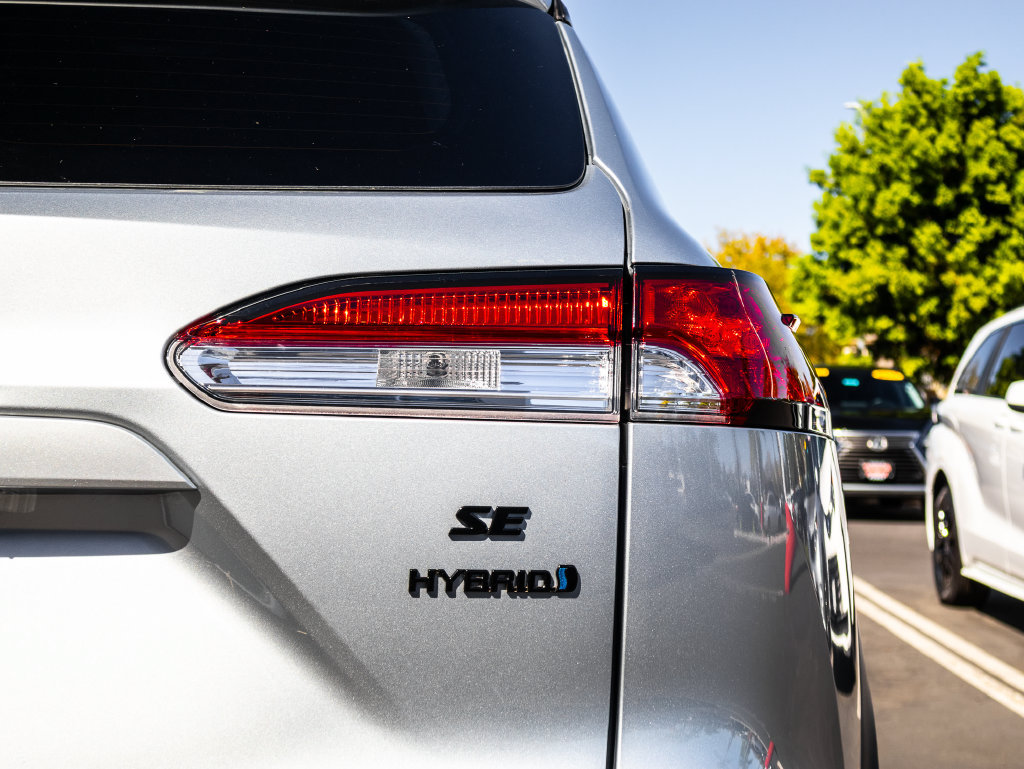 Used 2023 Toyota Corolla Cross AWD Hybrid image 11