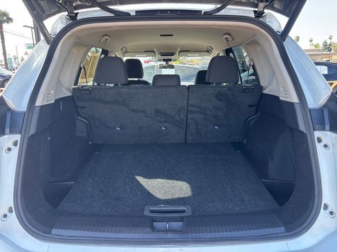 Used 2025 Nissan Rogue SV image 32