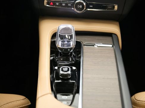 Certified 2025 Volvo V90 B6 Cross Country Ultra AWD/4WD image 32
