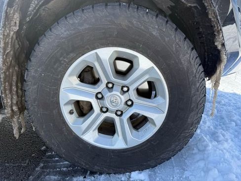 Used 2019 Toyota 4Runner SR5 Premium image 4