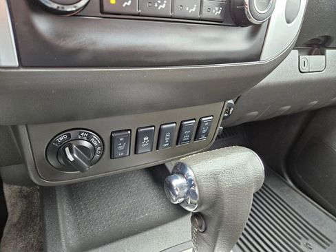 Used 2017 Nissan Frontier PRO-4X AWD/4WD image 24
