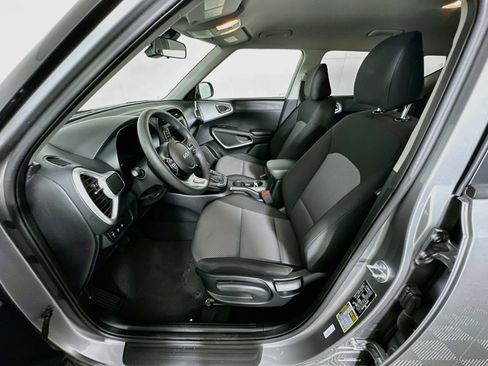 Used 2025 Kia Soul LX w/ LX Technology Package FWD image 13