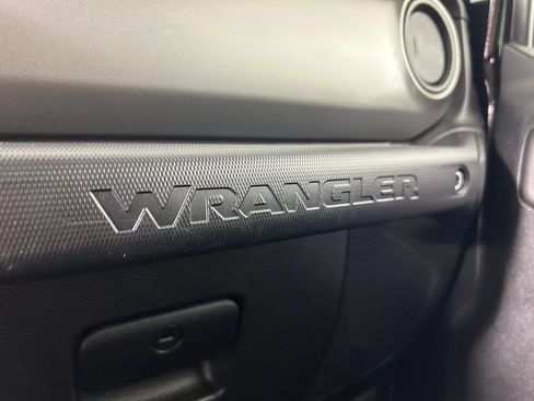 Used 2022 Jeep Wrangler Sport AWD/4WD image 16