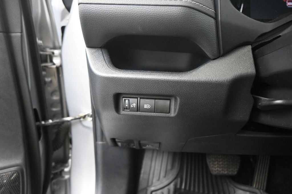 Used 2025 Toyota RAV4 XLE FWD image 14