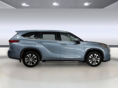 Used 2022 Toyota Highlander XLE FWD image 7