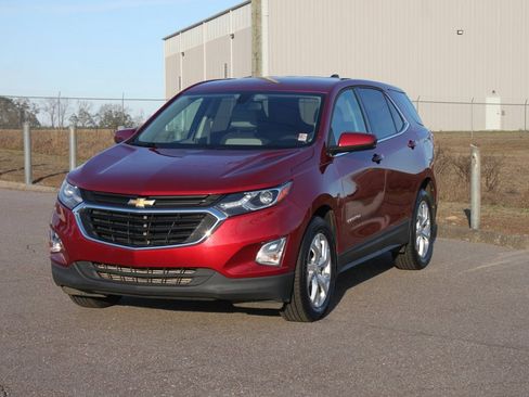 Used 2018 Chevrolet Equinox LT image 2