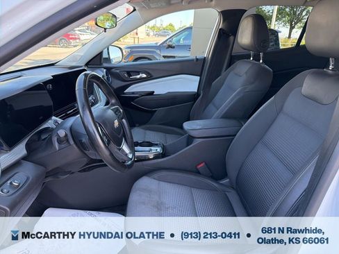 Used 2024 Chevrolet Trax LT w/ Driver Confidence Package FWD image 4