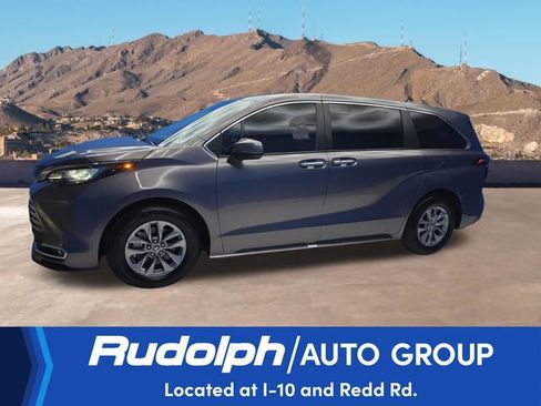 Used 2022 Toyota Sienna XLE FWD image 2