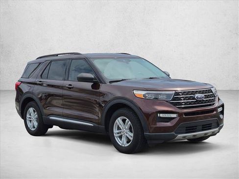 Used 2020 Ford Explorer XLT w/ Equipment Group 202A RWD image 3
