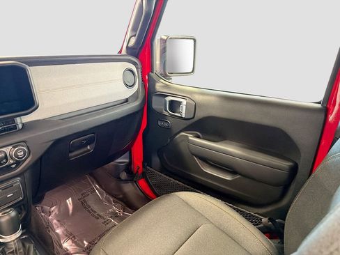 Used 2024 Jeep Wrangler Unlimited image 23