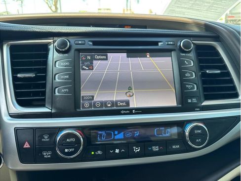 Used 2015 Toyota Highlander XLE AWD/4WD image 30