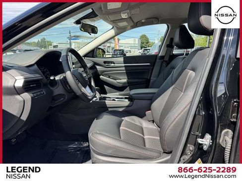 Used 2025 Nissan Altima 2.5 SR FWD image 17
